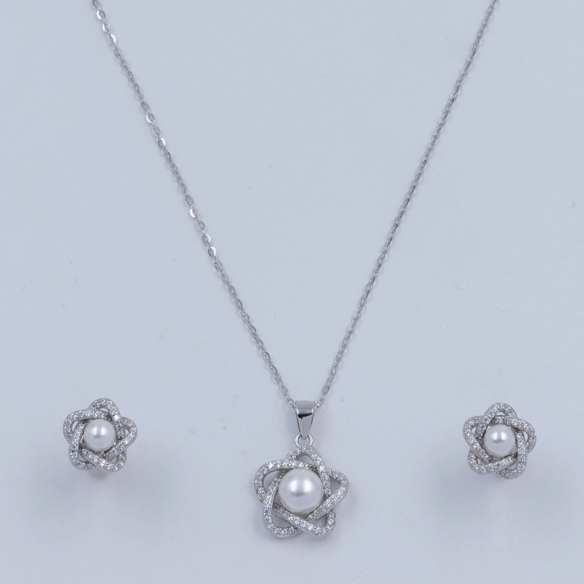 Eternal Pearl Knot